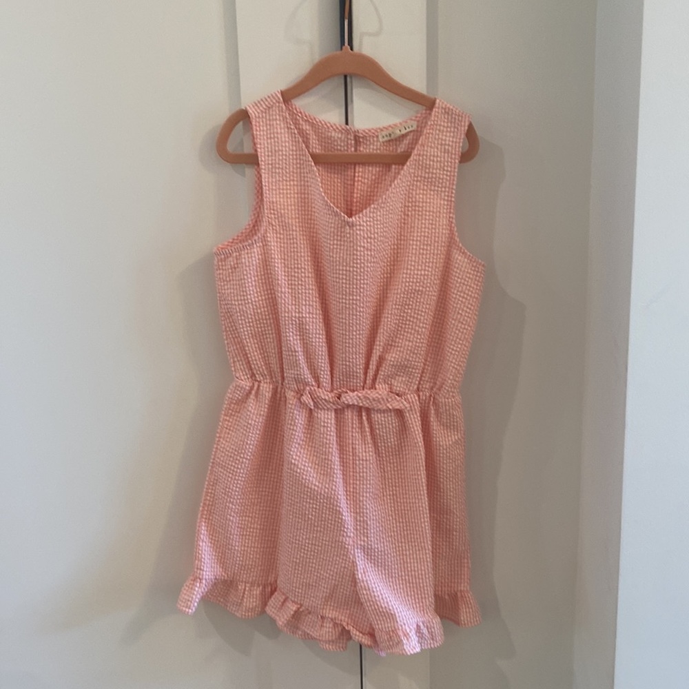 Copper Key Seersucker Romper - pink/white with button closure & ruffles - size M - Picture 4 of 10